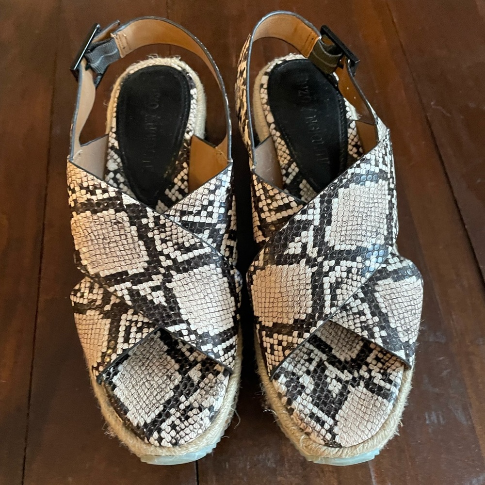 Enzo Angiolini sandals almost new